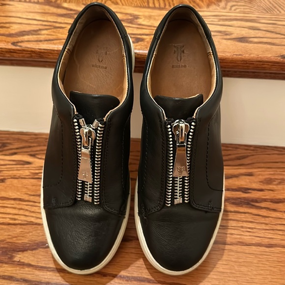 Frye leather sneakers zip front, very soft, black 7.5 - Picture 1 of 9